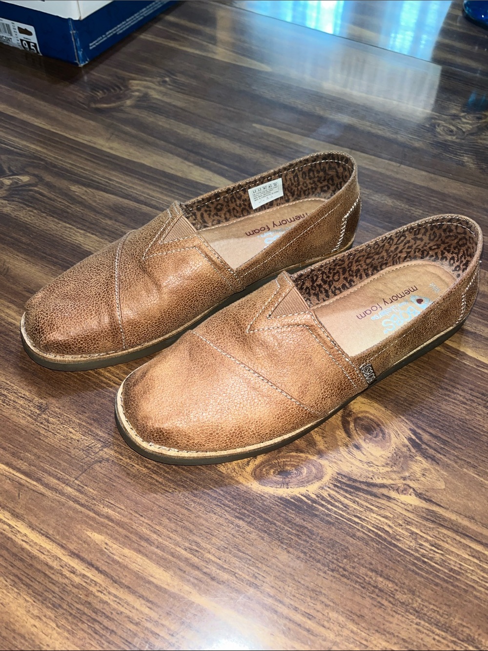 EUC- Sketchers BOBS Gypsy in chestnut size 9.5